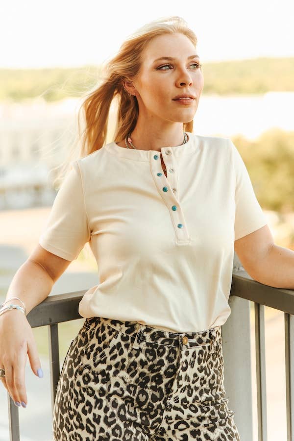 Ivory Short Sleeve Turquoise Snap T-Shirt