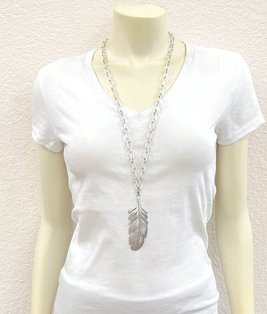 738953, Feather Necklace