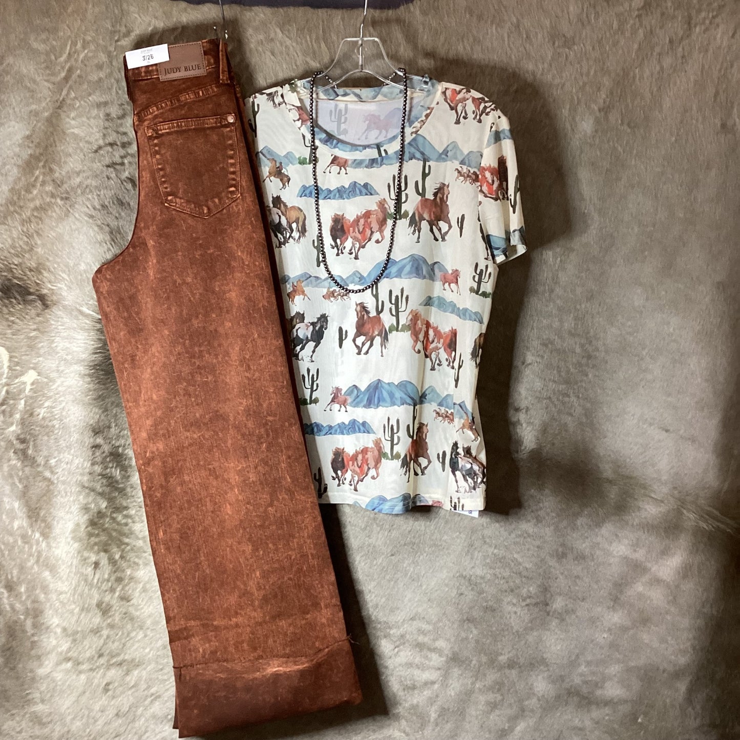 PRETTY BASH Cowgirl casual mesh shirt with playful horse print and casual brown jeans for a stylish look