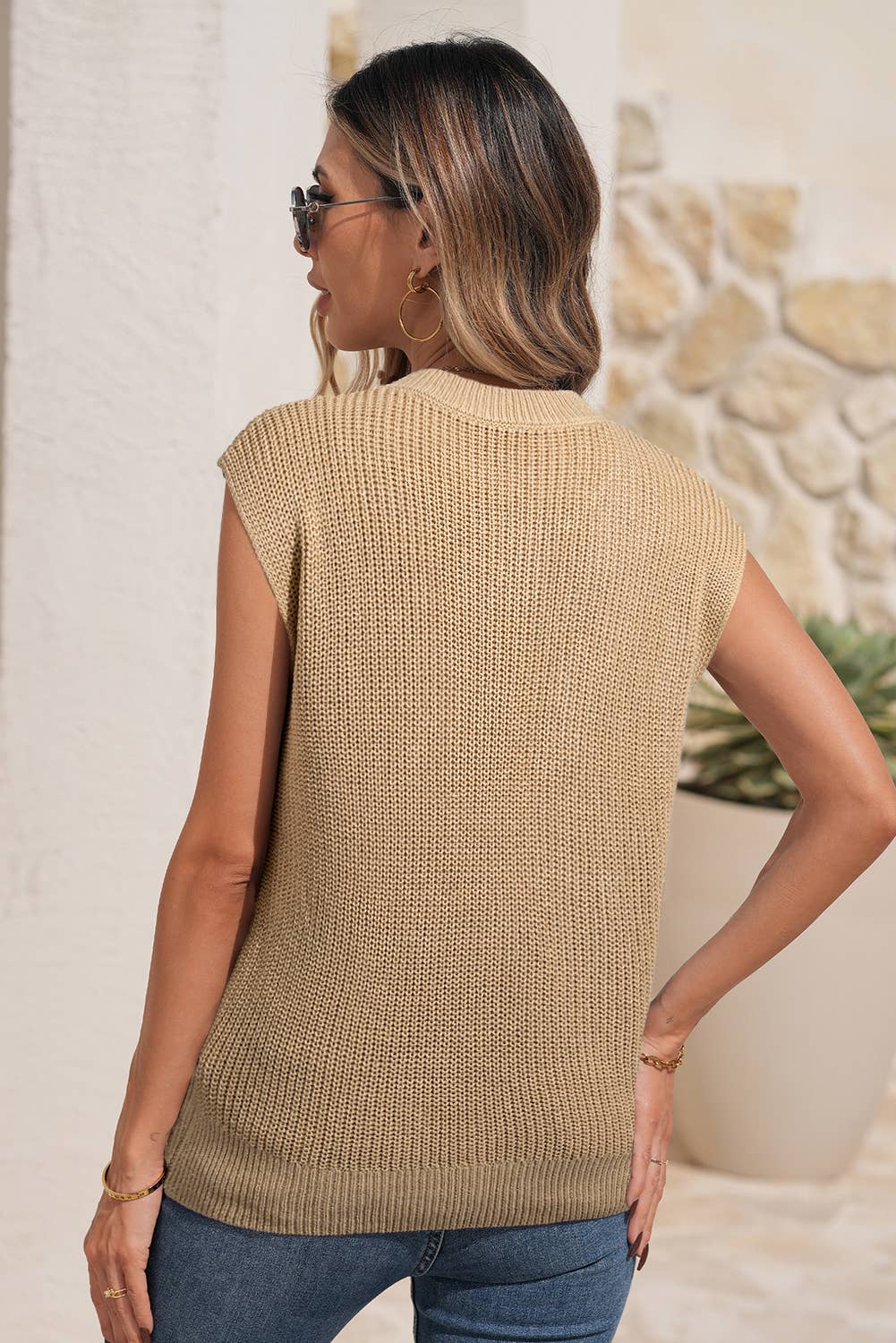Stylish Western cowboy sleeveless sweater in beige with a relaxed fit and classic design