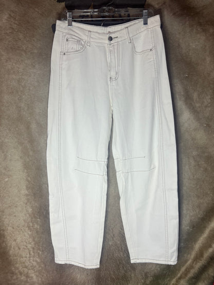 Slouchy Curved leg shape Barrel Jeans