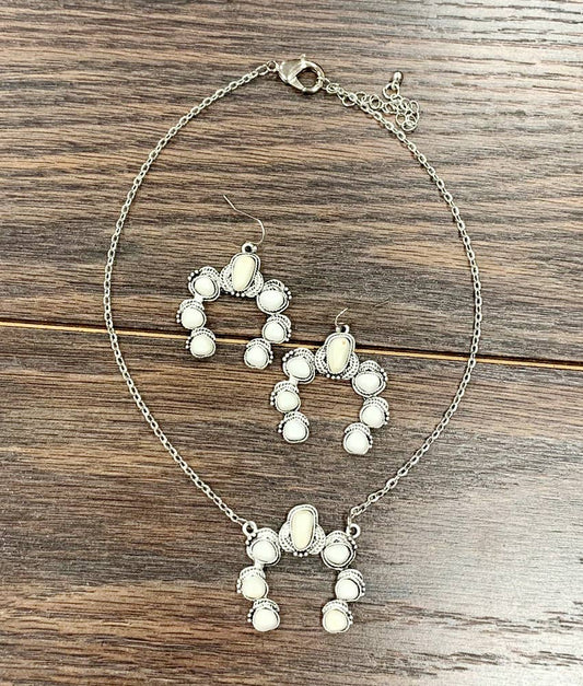 734436, 15" Squash White Turquoise Necklace Earrings Set