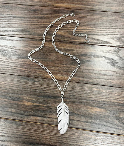 738953, Feather Necklace