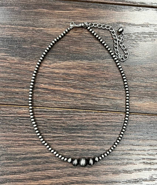 735527, Handmade 15" Navajo Bead Necklace