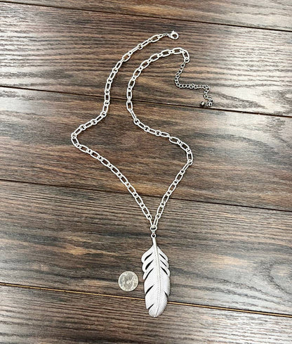 738953, Feather Necklace