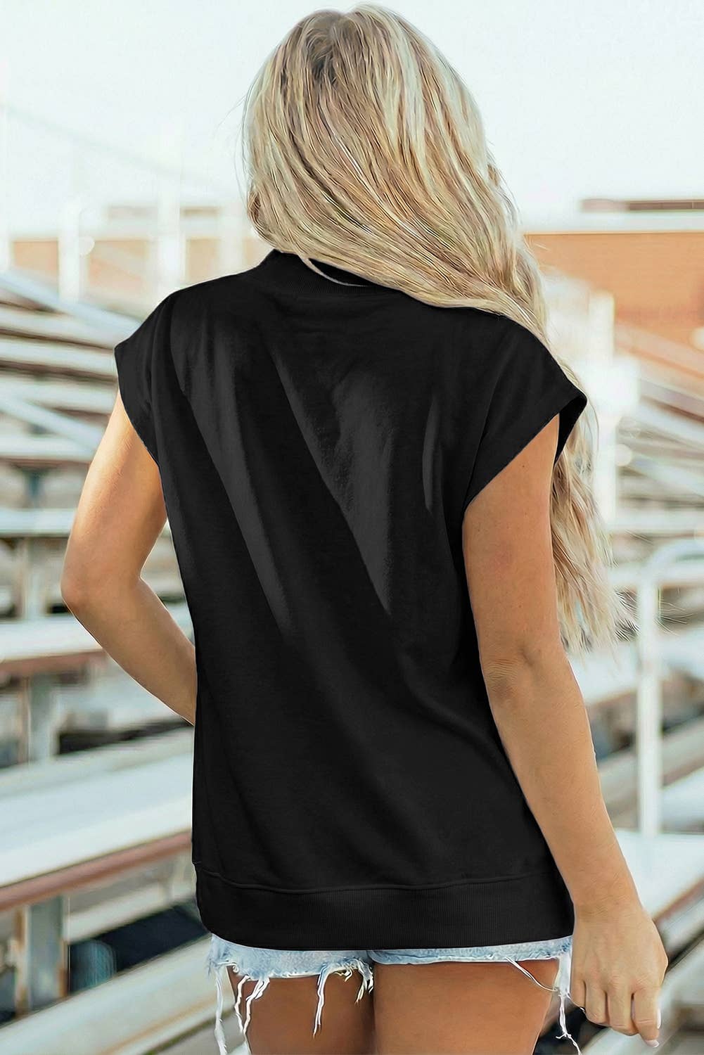 Solid Color Mock Neck Sleeveless Shirt W/Pocket
