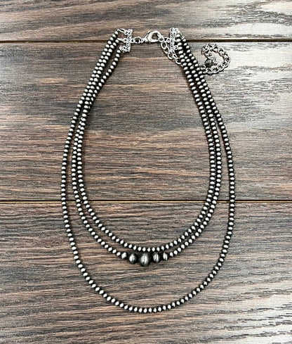 735528, Handmade 20" Navajo Bead Necklace